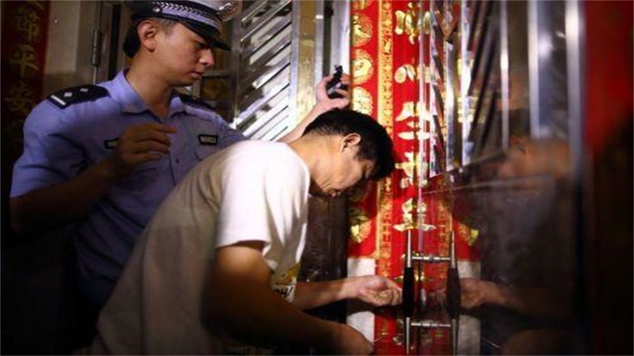 锦屏县请开锁师傅开了锁后，师傅